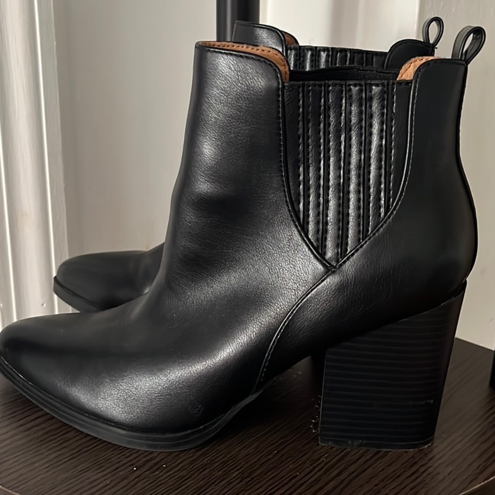 Indigo Rd. Black Ankle Boot Size 8.5